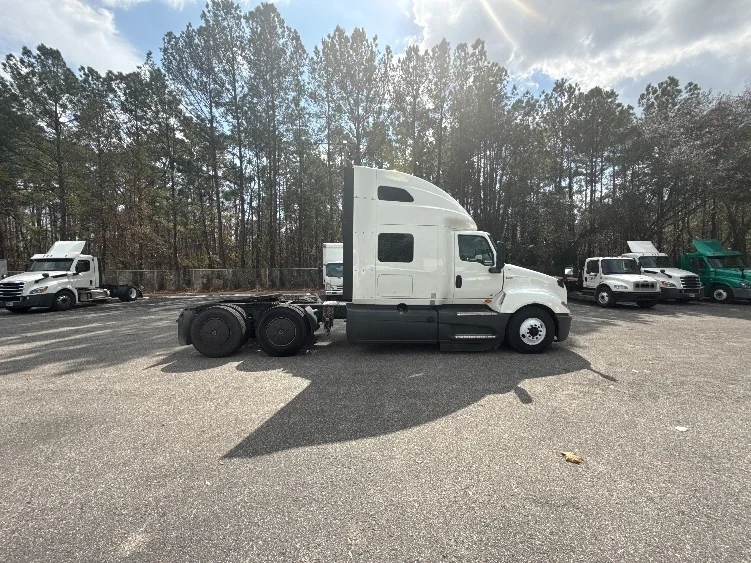 2023 International LT - image 8