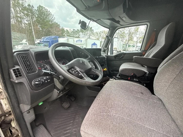 2023 International LT - image 10