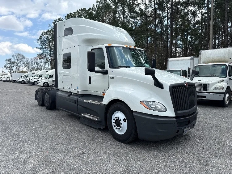 2023 International LT in Jacksonville, FL