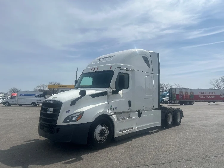 2023 Freightliner Cascadia - image 3