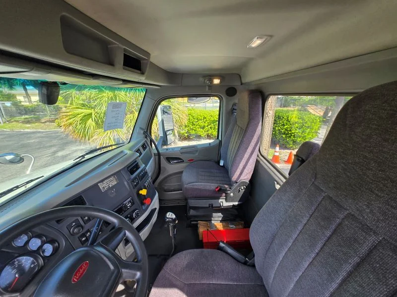 2021 Peterbilt 579 - image 4