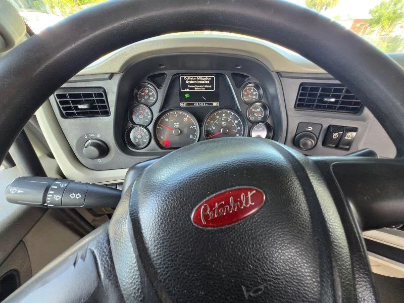 2021 Peterbilt 579 - image 11