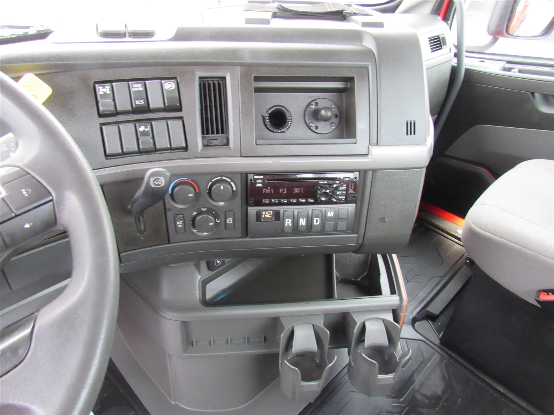 2021 Volvo VNR 640 - image 14