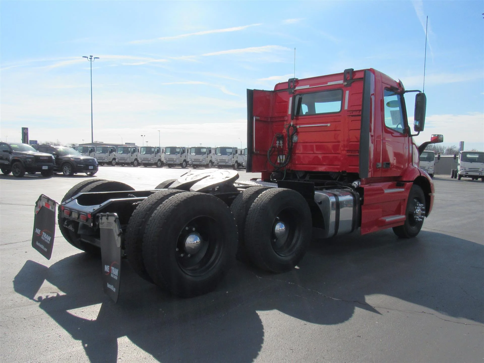2021 Volvo VNR 640 - image 6