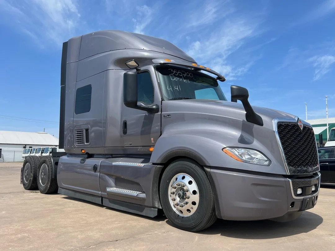 2025 International LT - image 7