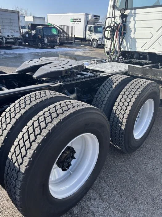 2019 International LT - image 16