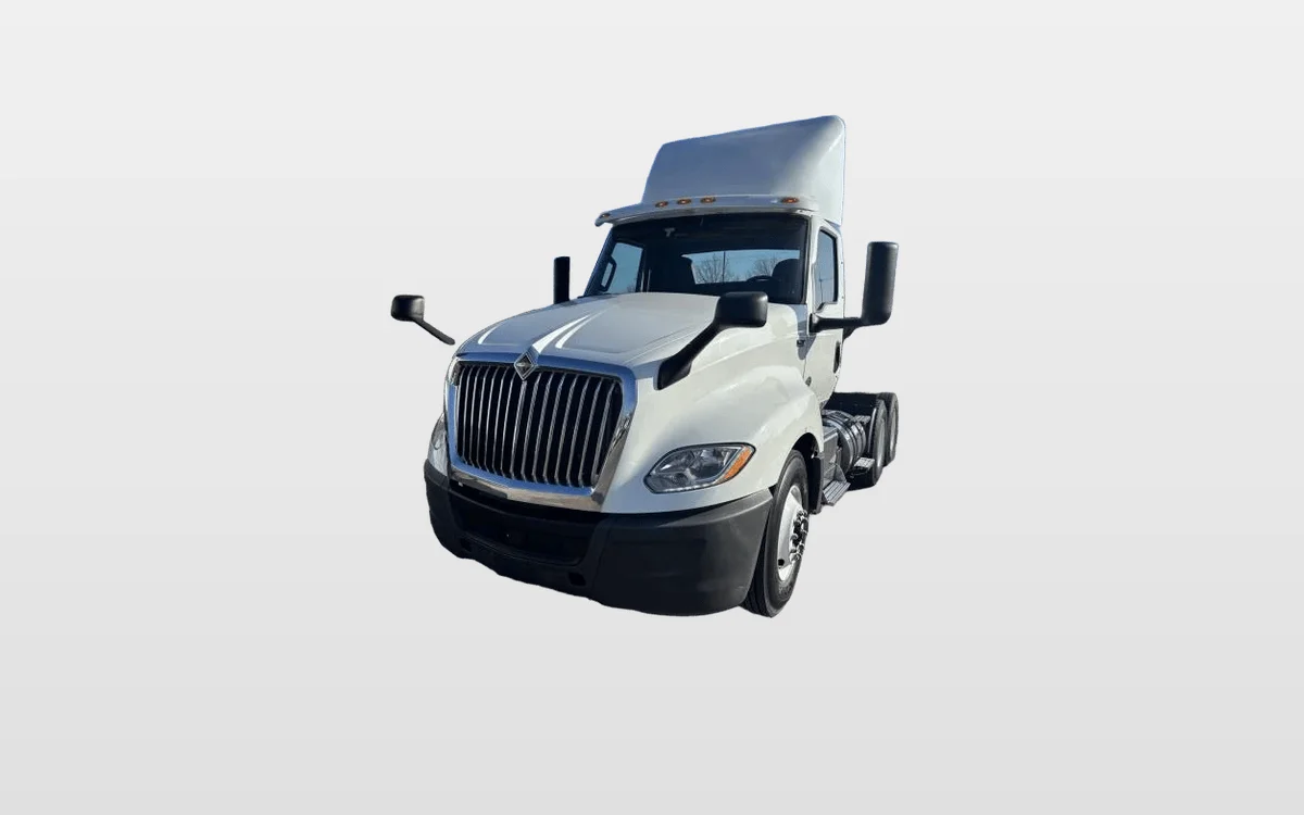 2019 International LT - image 1