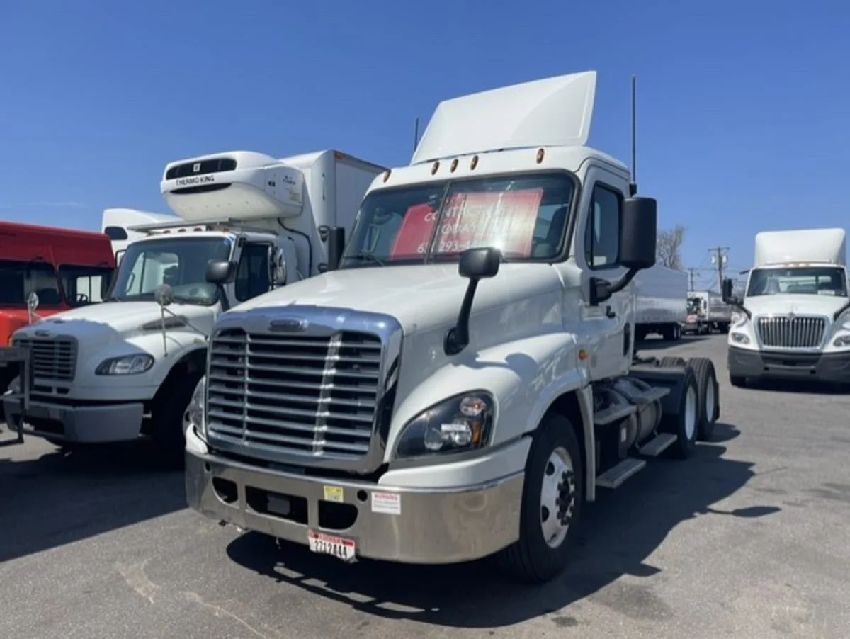 2018 Freightliner Cascadia in Farmingdale, NY