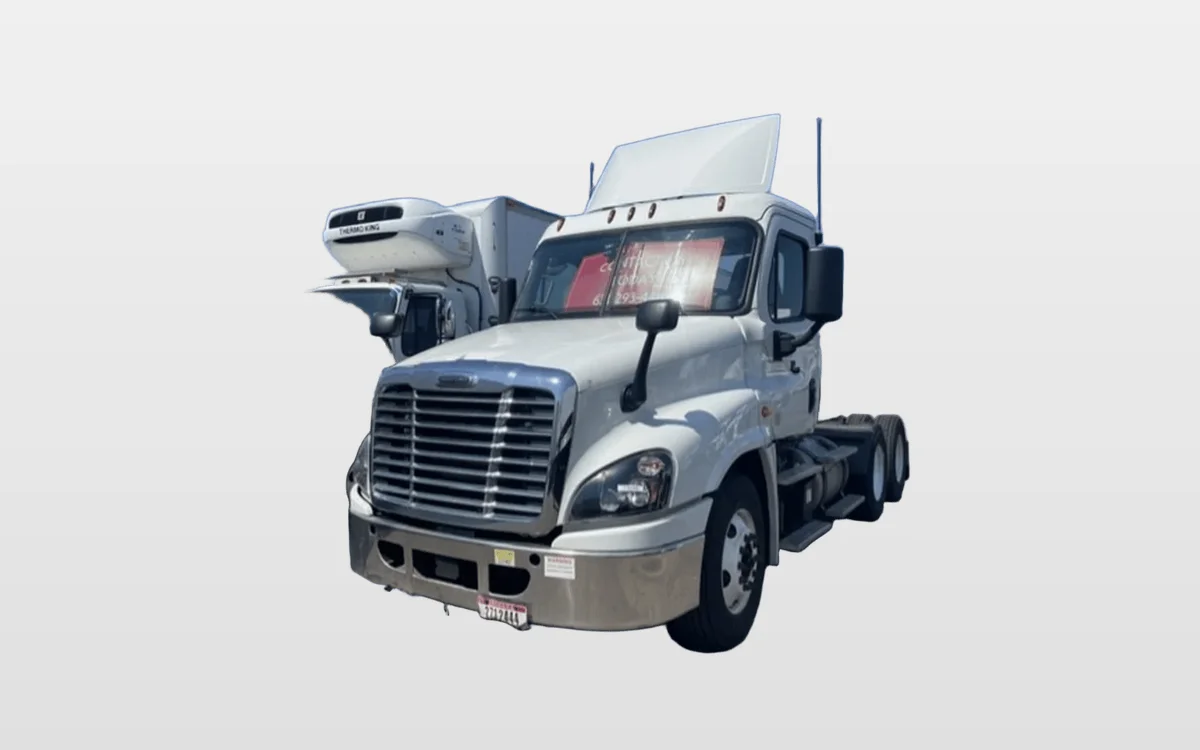 2018 Freightliner Cascadia - image 1