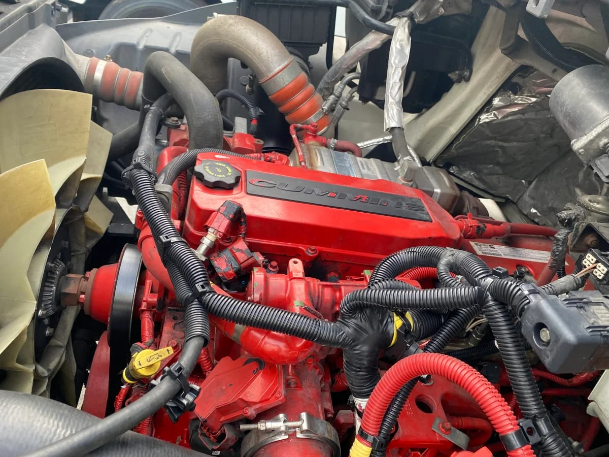 2017 International 4300 - image 10