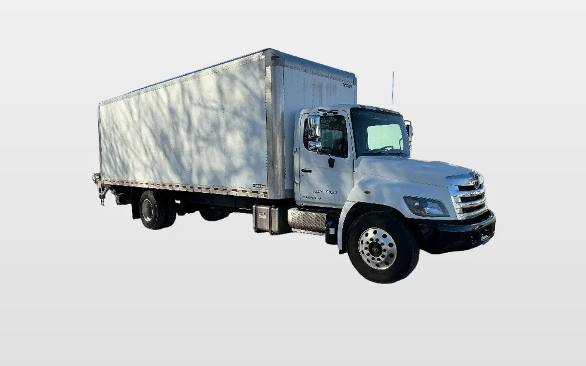 2019 Hino 268 - image 1