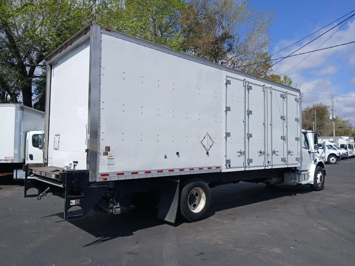 2018 Freightliner M2 106 in Atlanta, GA — photo 4