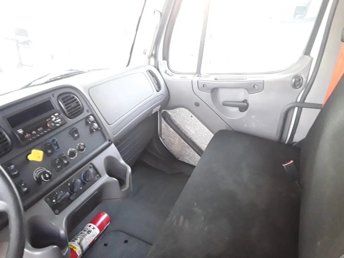 2018 Freightliner M2 106 in Hilliard, OH — photo 7