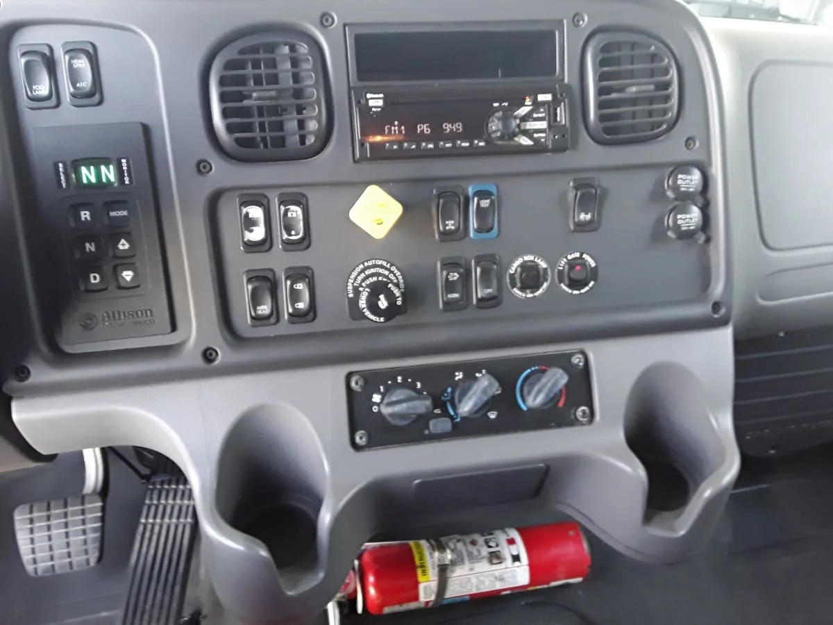 2018 Freightliner M2 106 in Hilliard, OH — photo 13