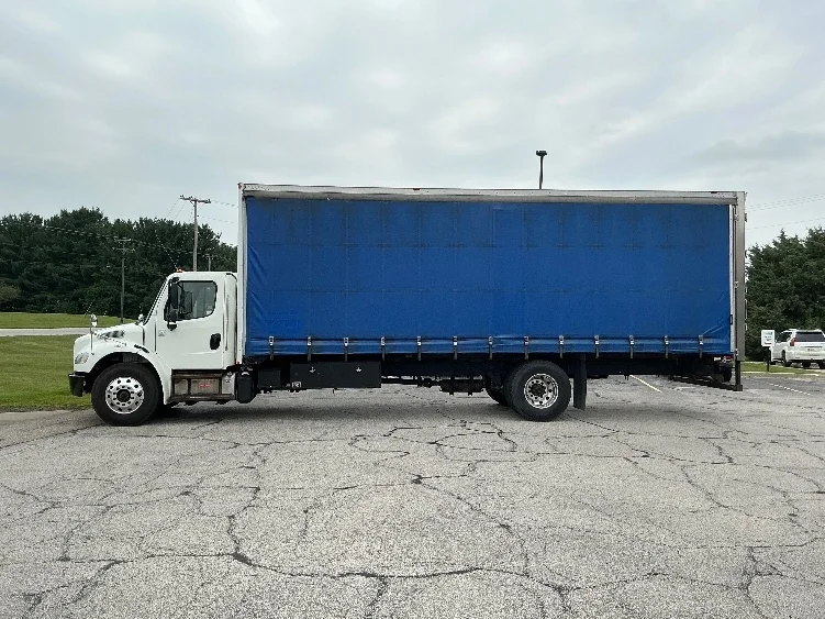 2017 Freightliner eM2 in Elkhart, IN — photo 4