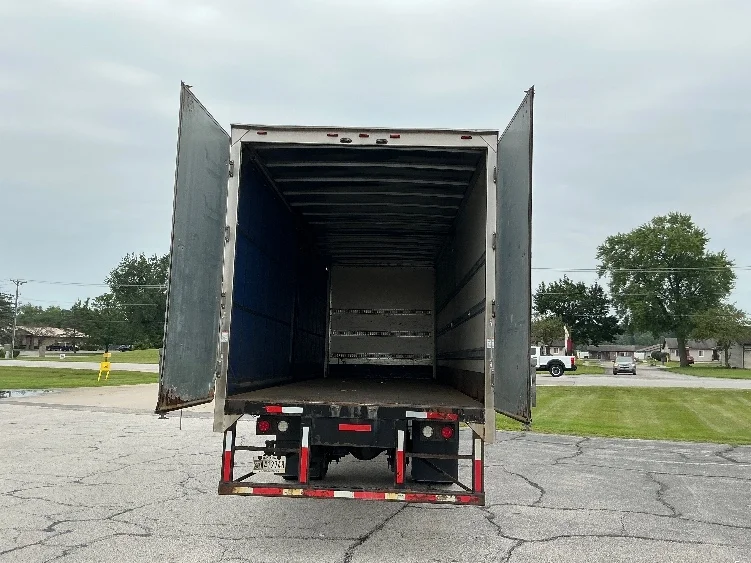 2017 Freightliner eM2 in Elkhart, IN — photo 8