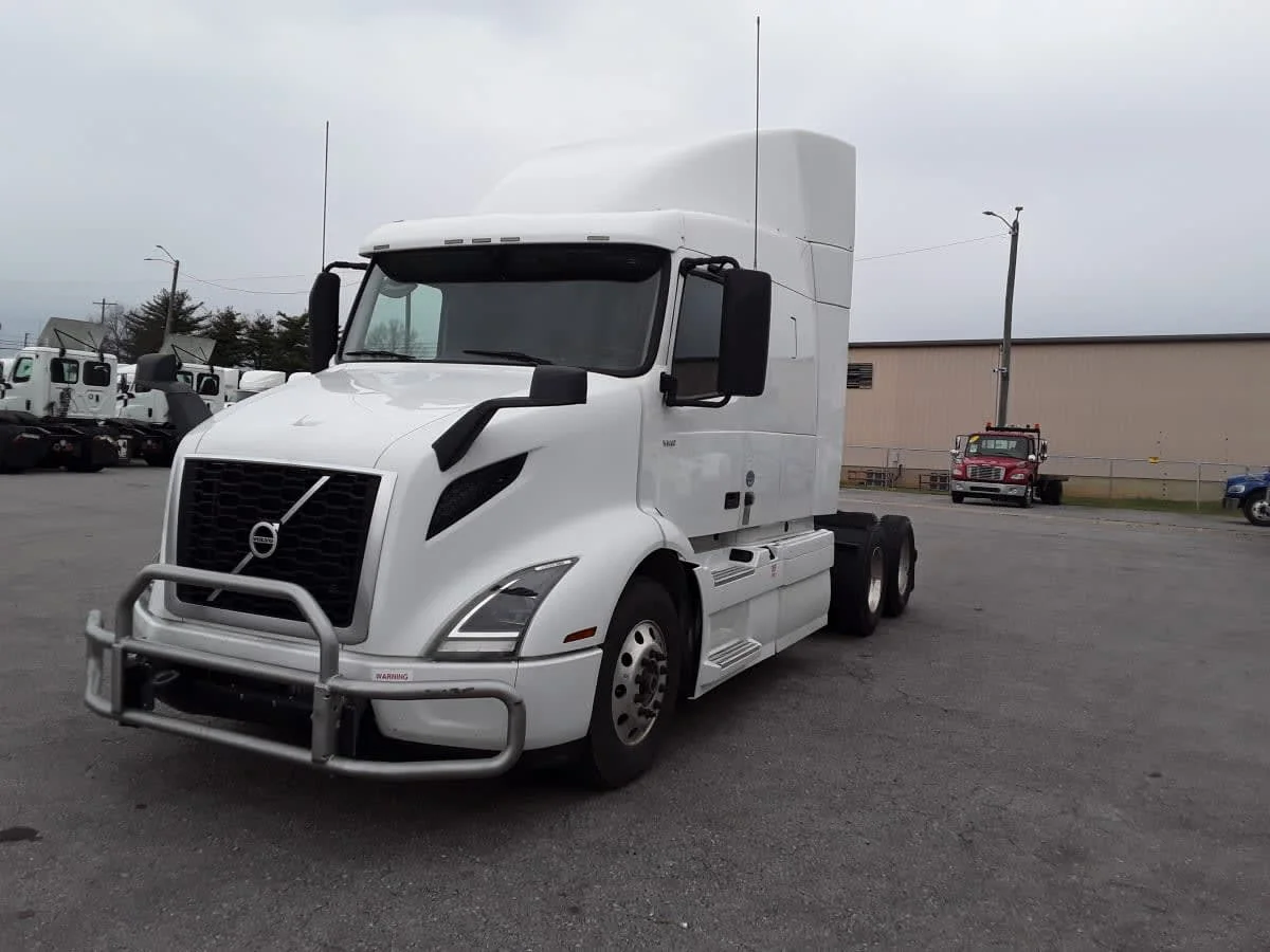 2020 Volvo VNR 640 in La Vergne, TN