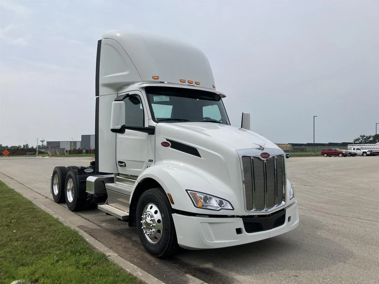 2027 Peterbilt 579 in Rochester, MN — photo 2