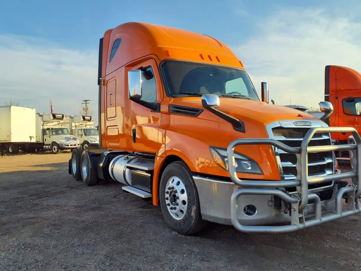2019 Freightliner Cascadia - image 3