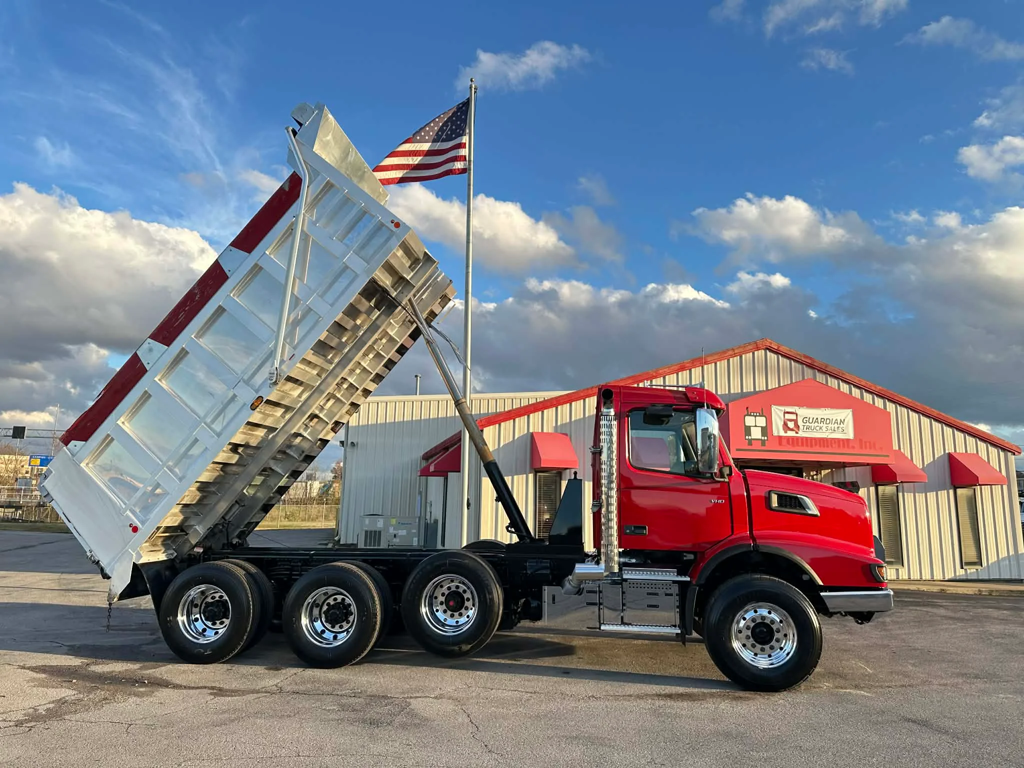 2023 Volvo - image 15