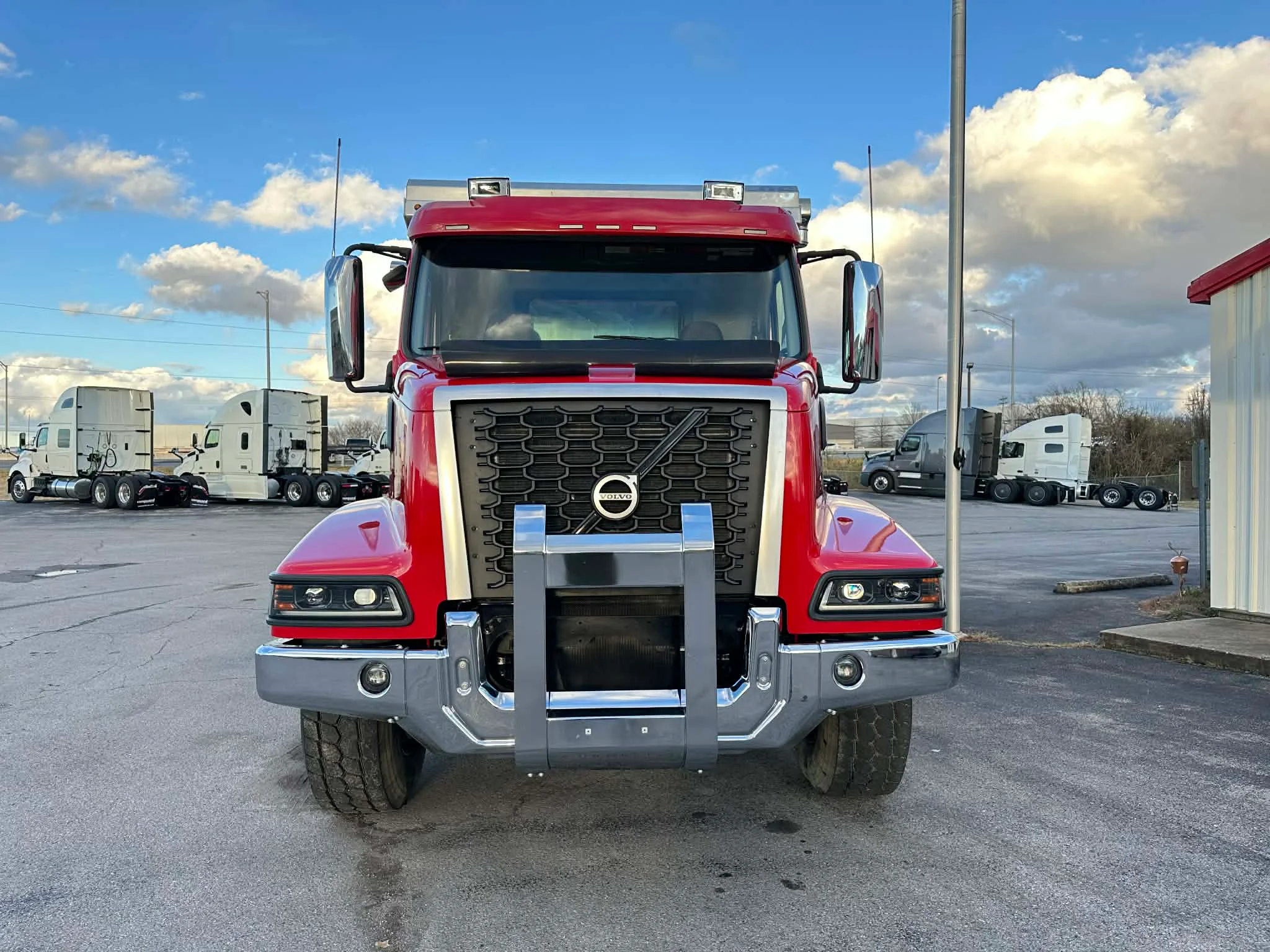 2023 Volvo - image 2