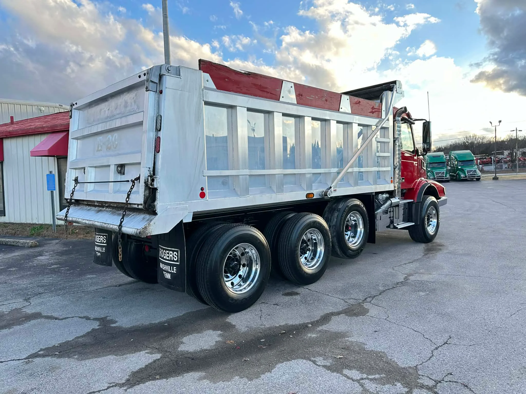 2023 Volvo - image 6