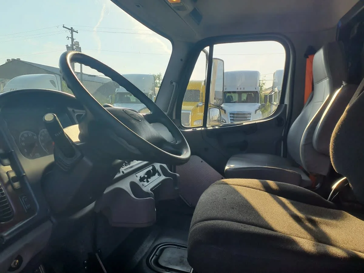 2023 Freightliner M2 106 in Indianapolis, IN — photo 7