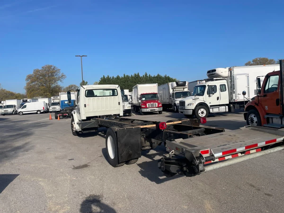 2020 Freightliner M2 106 - image 6