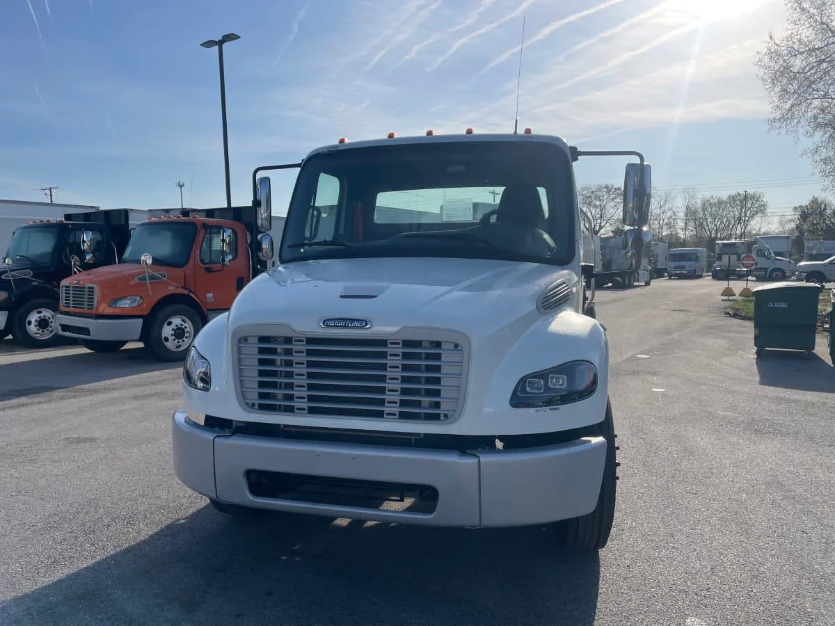 2020 Freightliner M2 106 - image 2