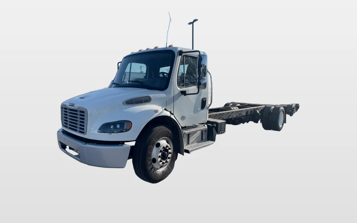 2020 Freightliner M2 106 - image 1