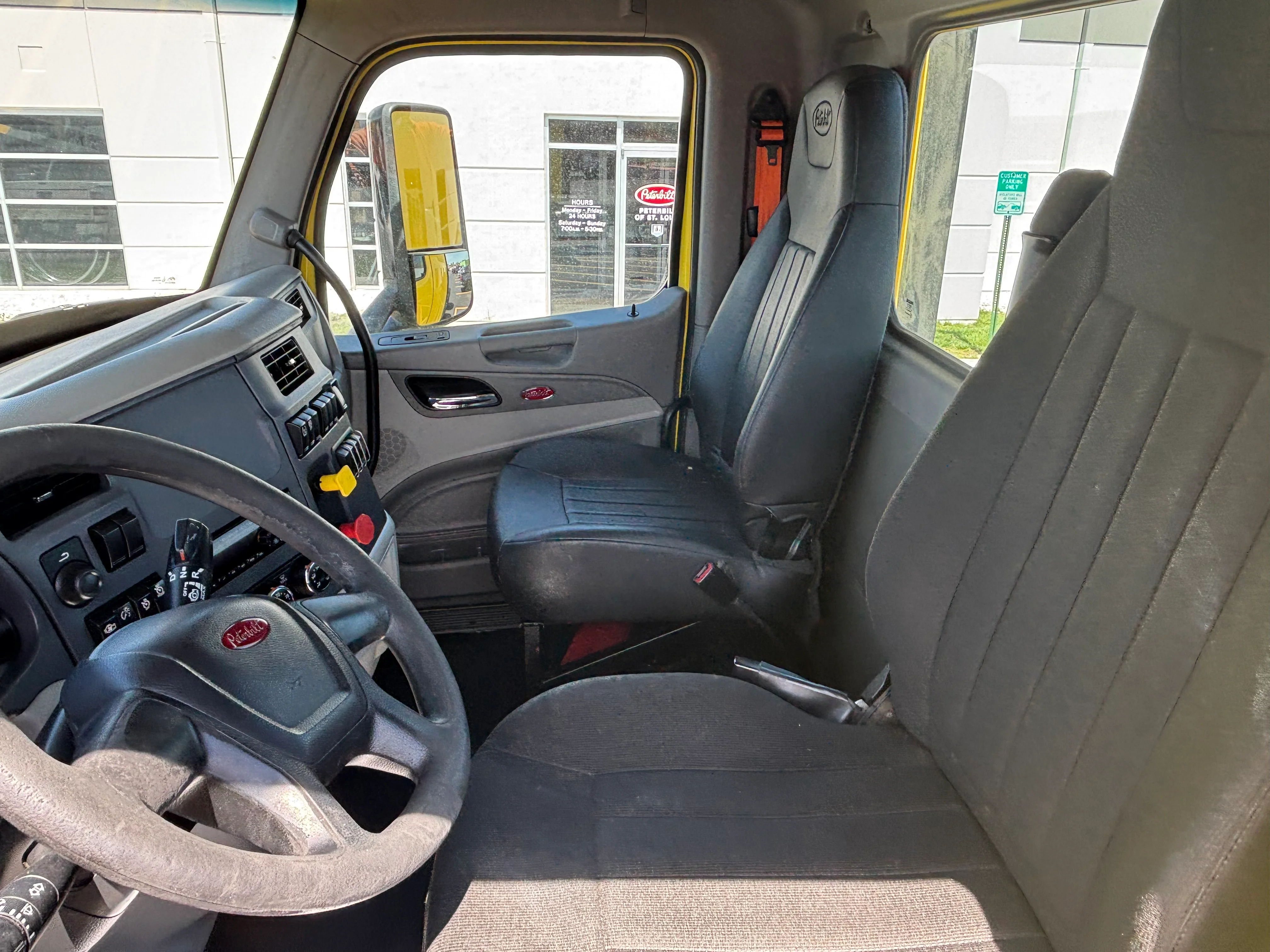 2021 Peterbilt 579 - image 16