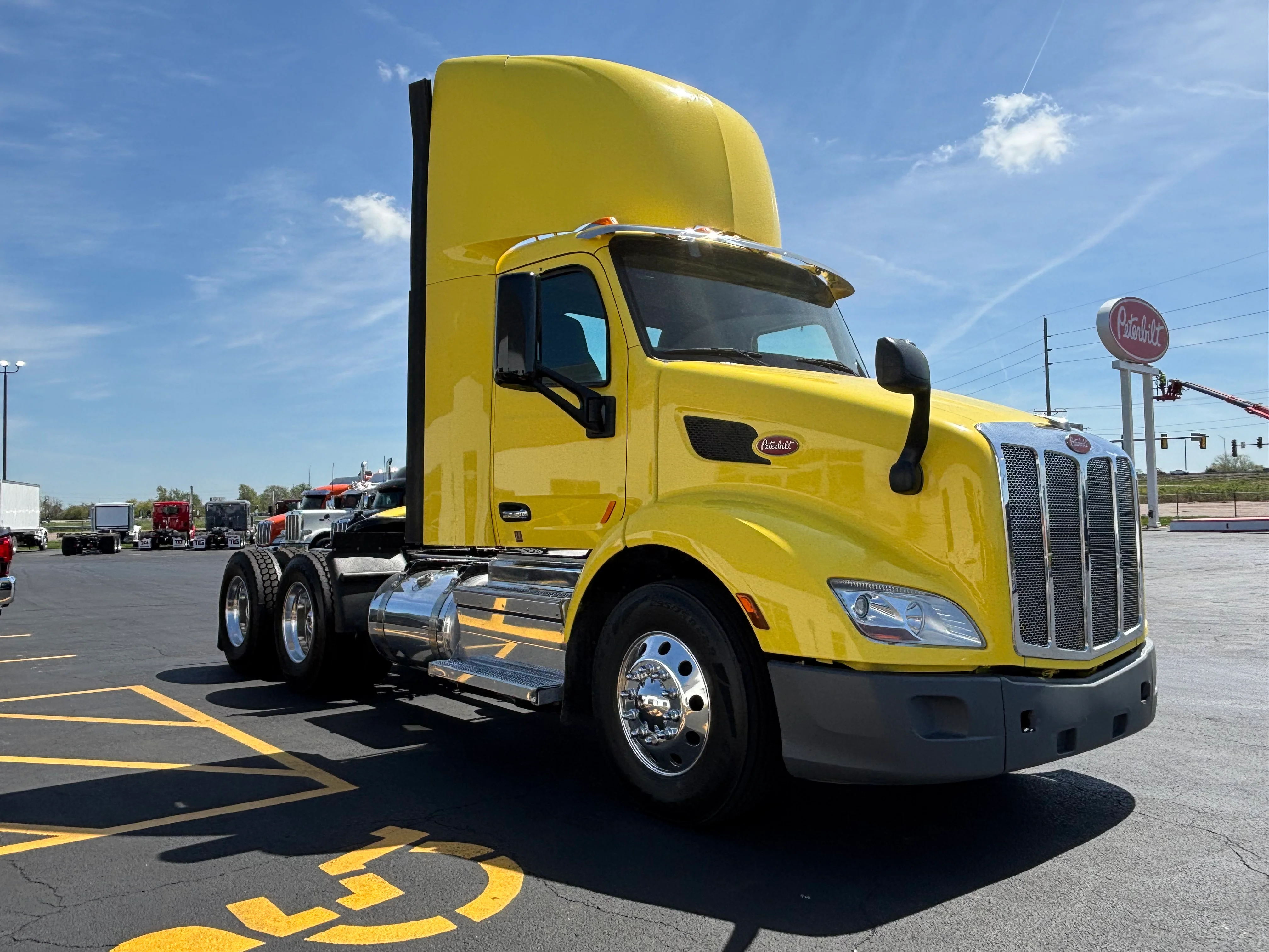 2021 Peterbilt 579 - image 2