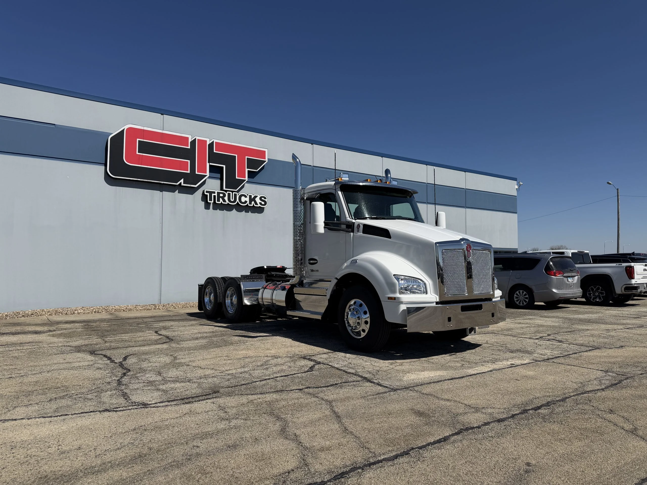 2027 Kenworth T880 - image 3