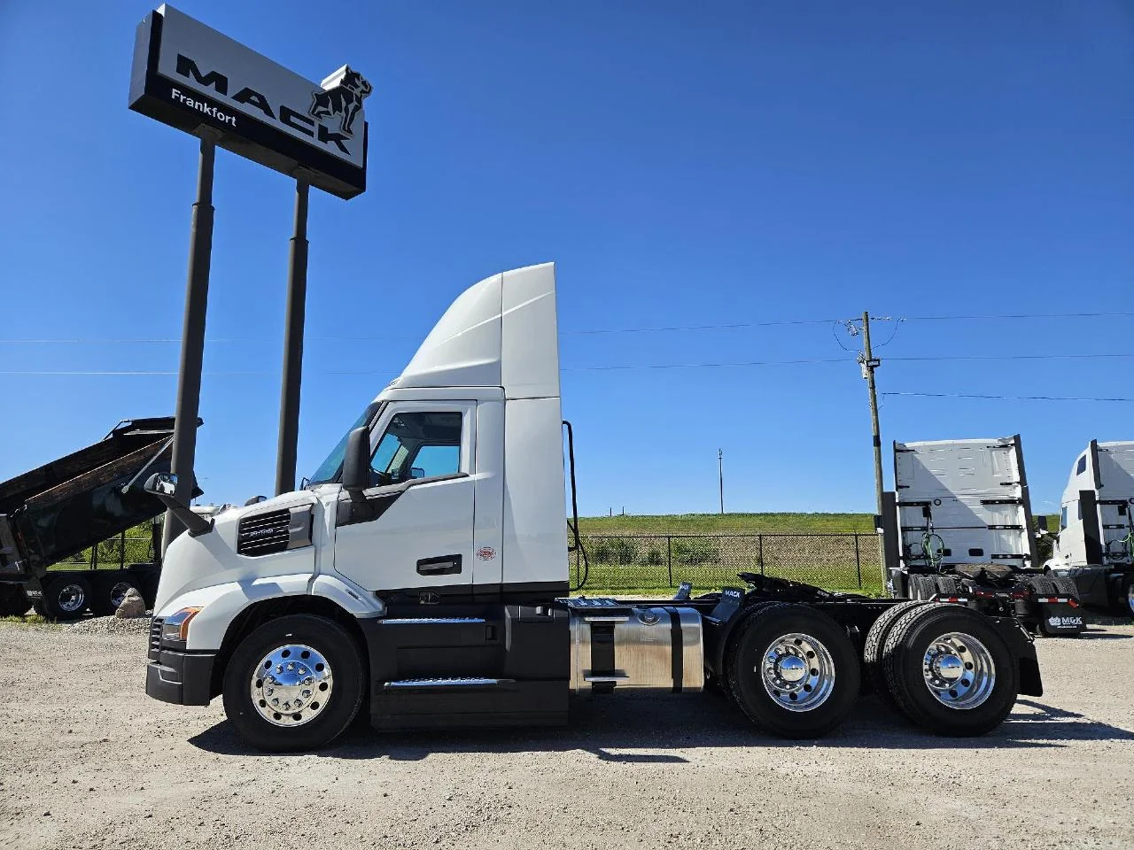 2027 Mack Anthem in Indianapolis, IN — photo 4