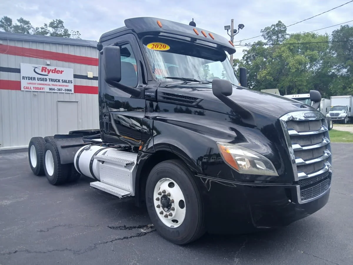 2020 Freightliner Cascadia in Jacksonville, FL — photo 3
