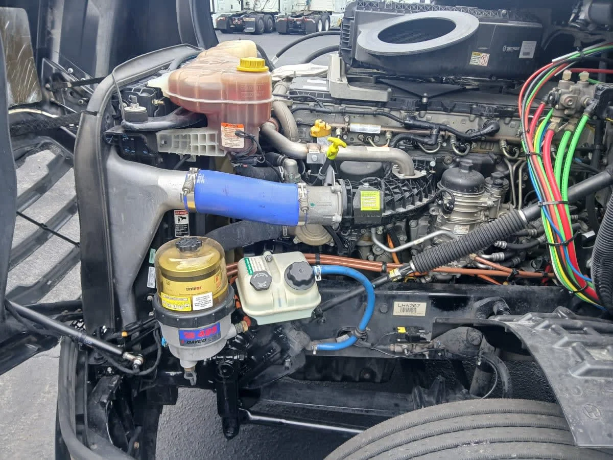 2020 Freightliner Cascadia in Jacksonville, FL — photo 8