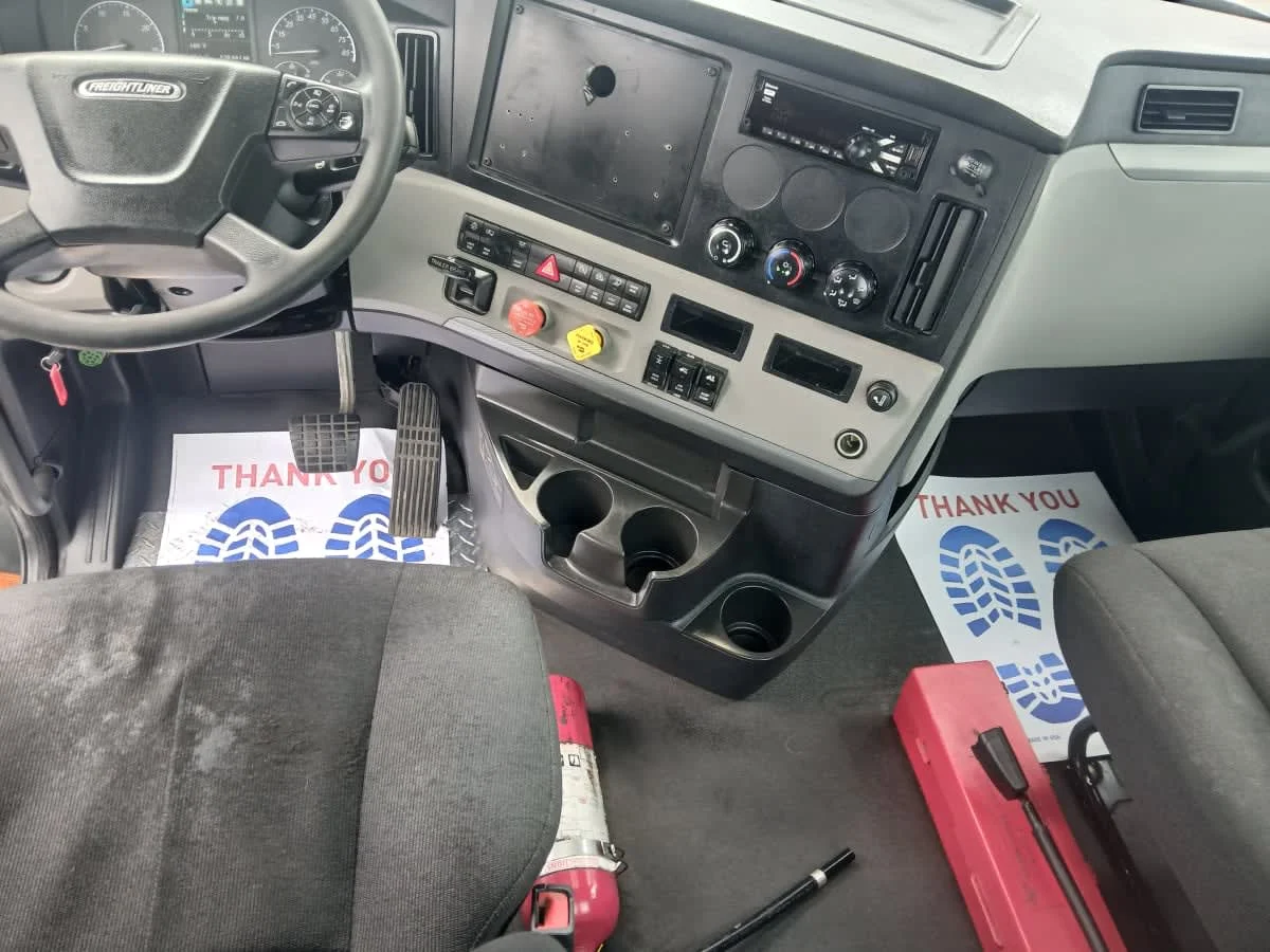 2020 Freightliner Cascadia in Jacksonville, FL — photo 7