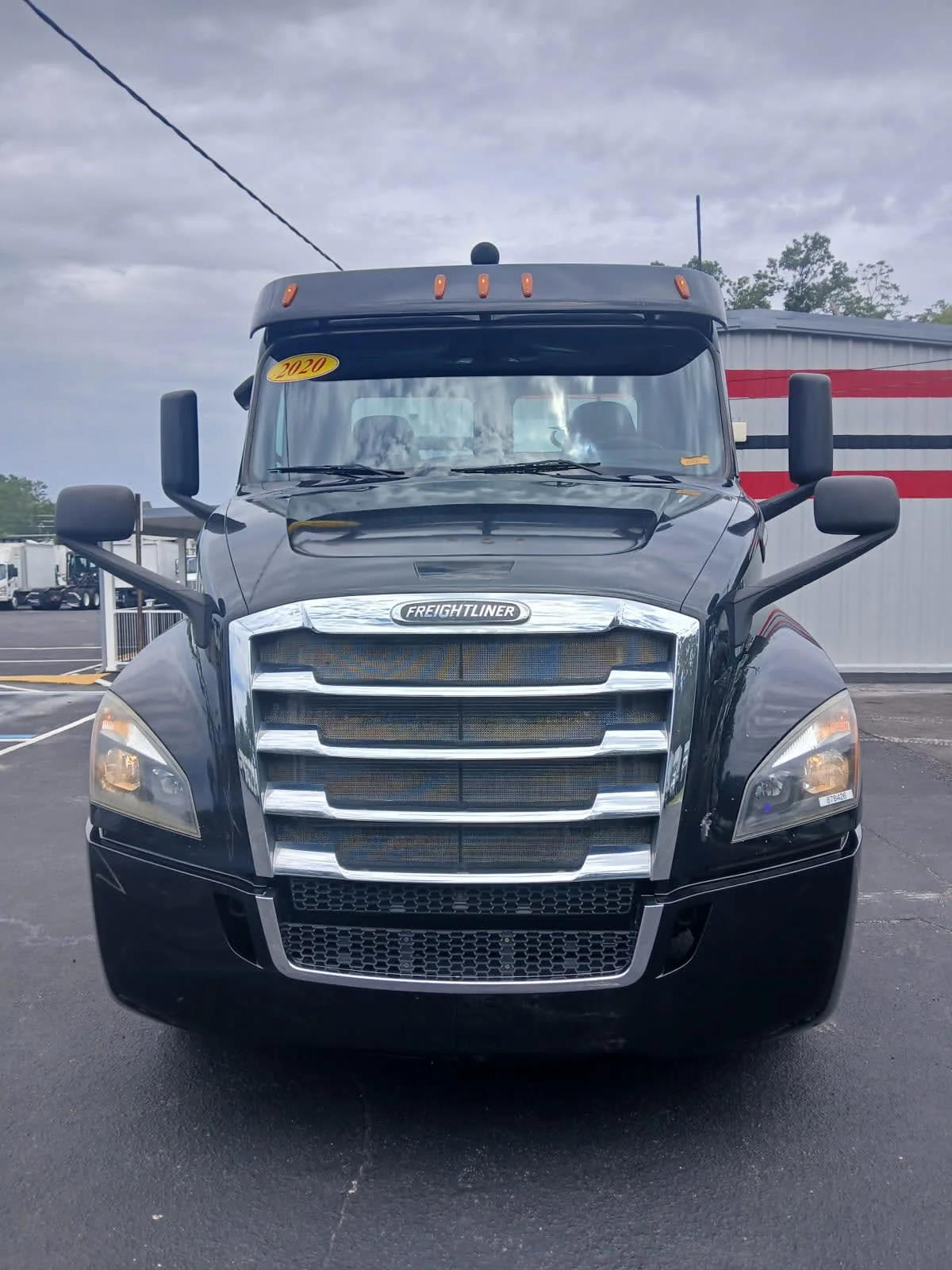 2020 Freightliner Cascadia in Jacksonville, FL — photo 2