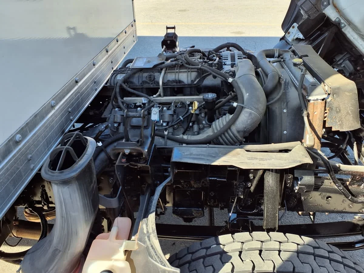 2019 Isuzu NPR - image 9