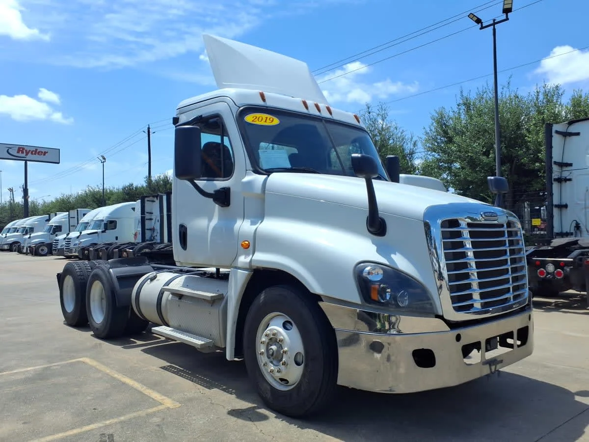 2019 Freightliner Cascadia in Houston, TX — photo 3