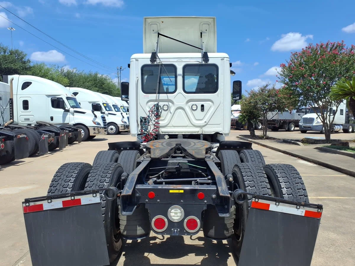 2019 Freightliner Cascadia in Houston, TX — photo 5