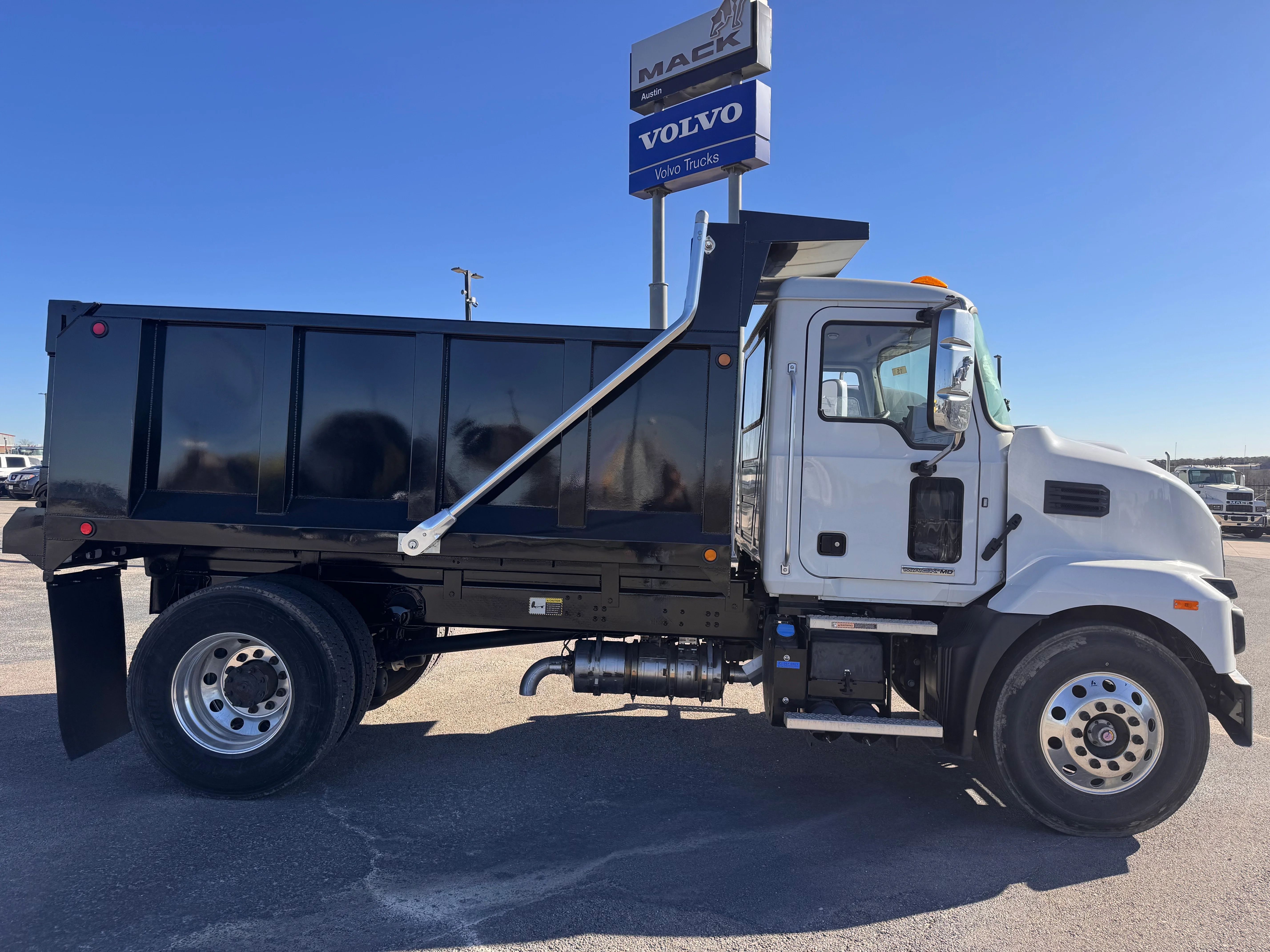 2024 Mack MD in Austin, TX — photo 4