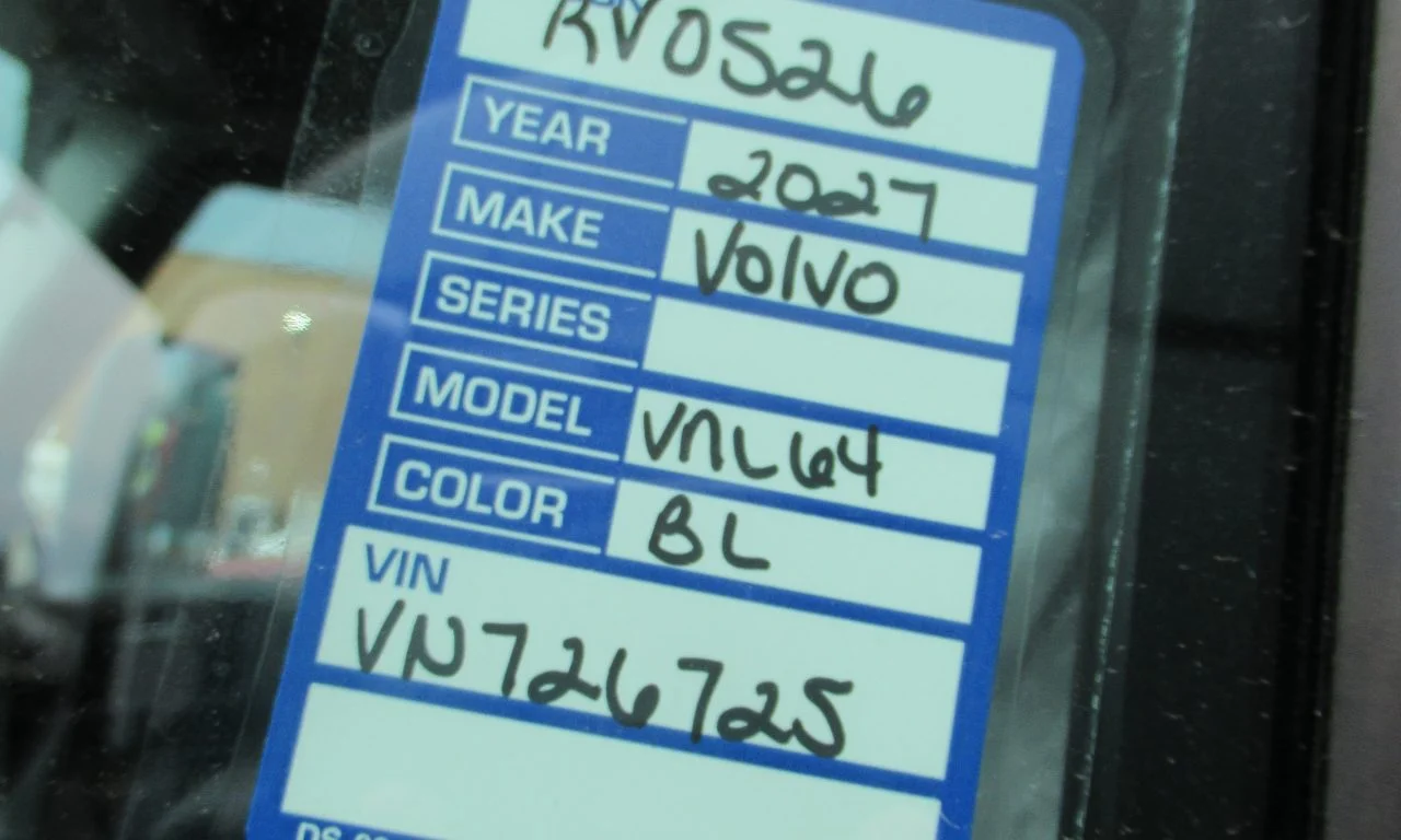 2027 Volvo VNL 860 in Rochester, NY — photo 6