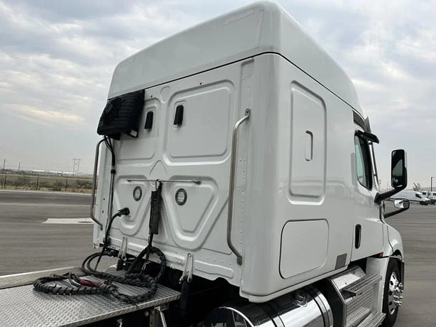 2025 Freightliner Cascadia in Boise, ID — photo 15