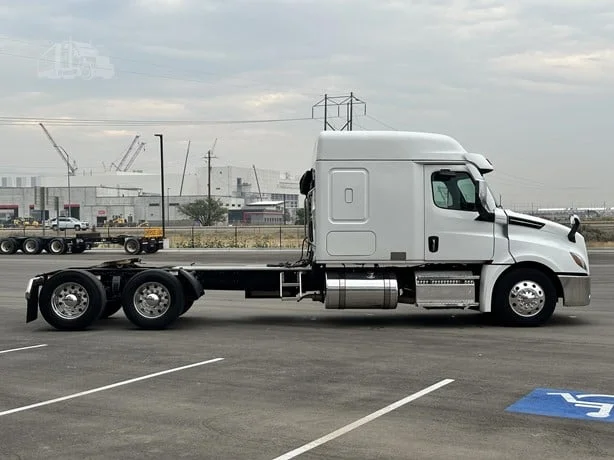 2025 Freightliner Cascadia in Boise, ID — photo 7