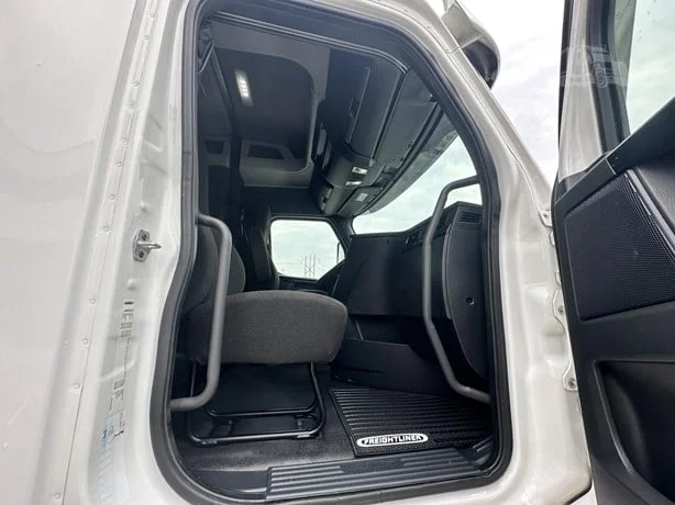 2025 Freightliner Cascadia in Boise, ID — photo 37