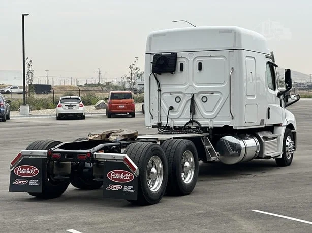 2025 Freightliner Cascadia in Boise, ID — photo 6