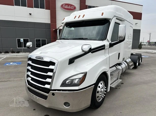 2025 Freightliner Cascadia in Boise, ID — photo 12