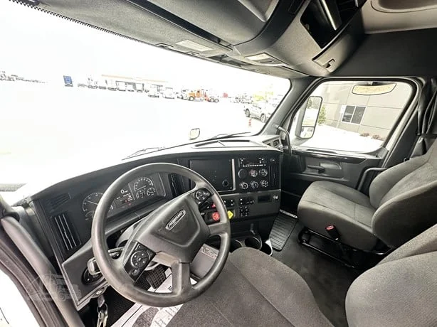 2025 Freightliner Cascadia in Boise, ID — photo 35