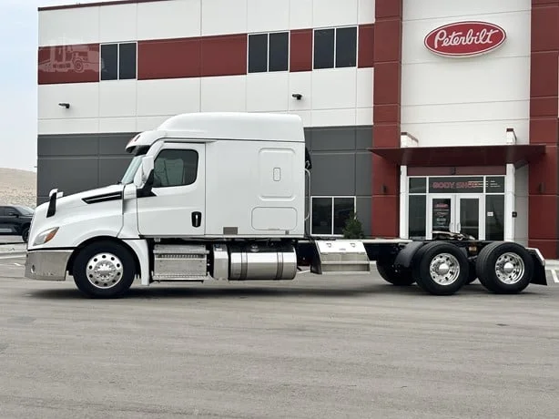 2025 Freightliner Cascadia in Boise, ID — photo 3